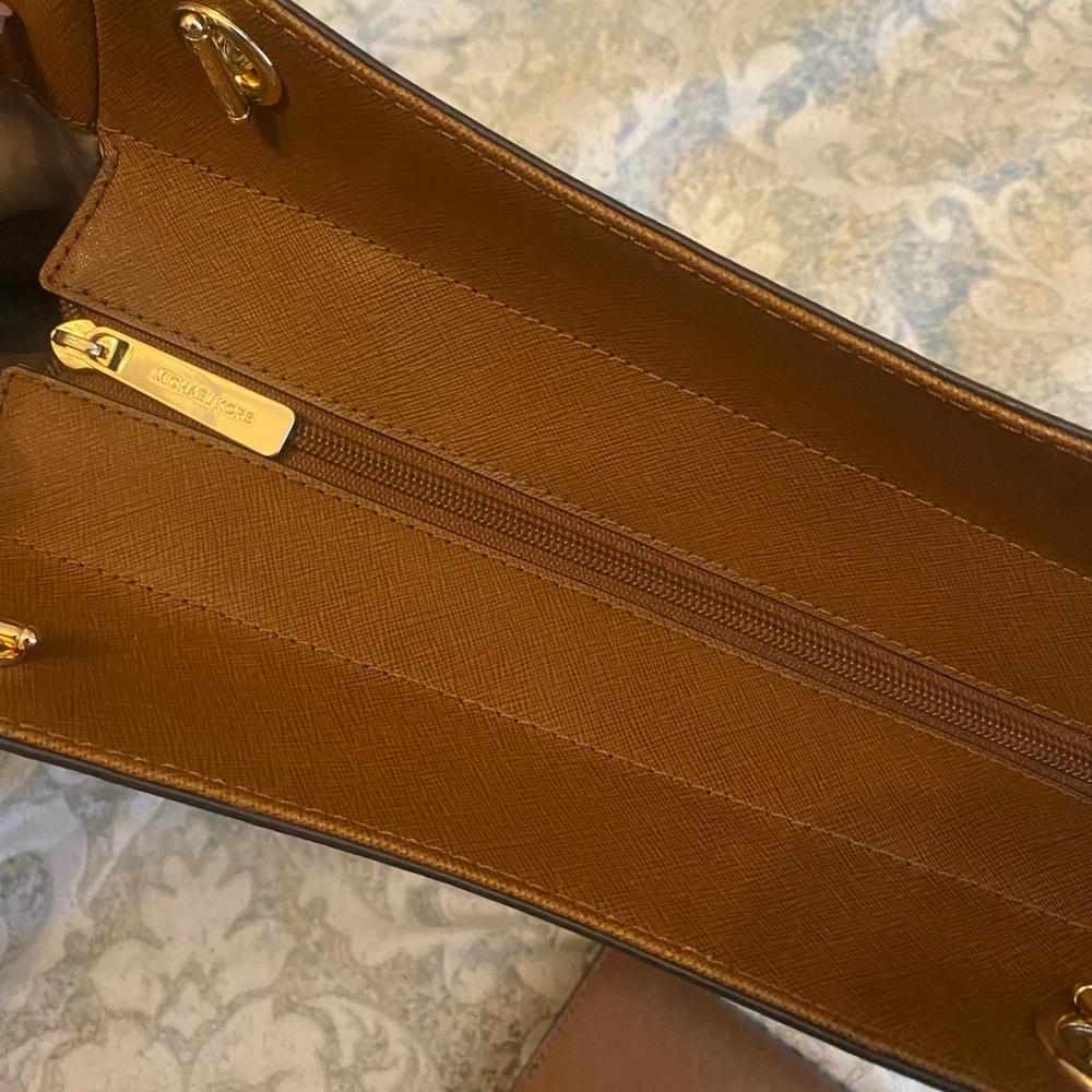 SOLD*Michael Kors Jet Set Large Saffiano Leather Shoulder Bag & Wallet Duo - Picture 4 of 6